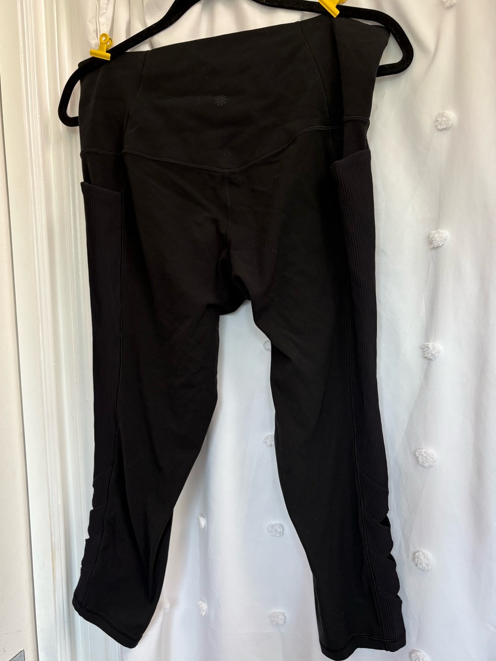 ⭐️ $5 Bundle Sale ⭐️ Athleta Salutation Stash Pocket II Cutout 7/8 Leggings